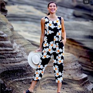 NWT Fighting Eel Jumper Kammie in Black Zinnia